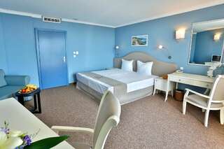 Отель Sofia Hotel - All Inclusive Золотые Пески Люкс с 2 спальнями, с балконом и видом на море-4